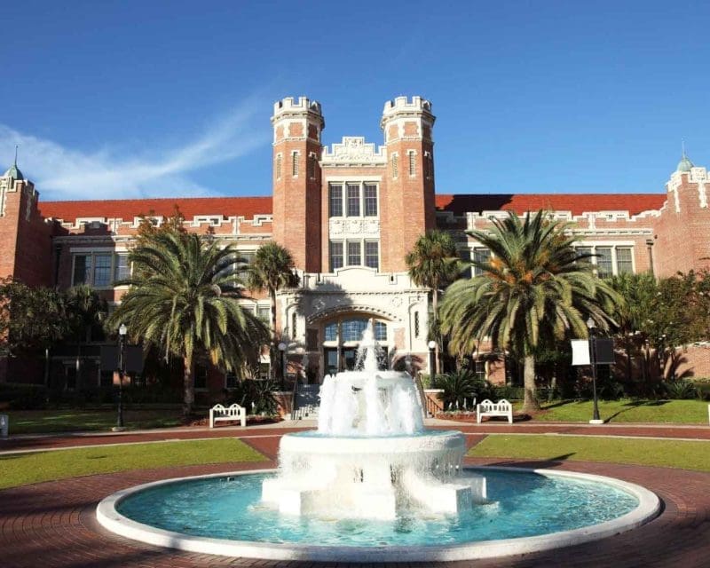 Florida State University in Tallahassee, a fountain before a large campus hall